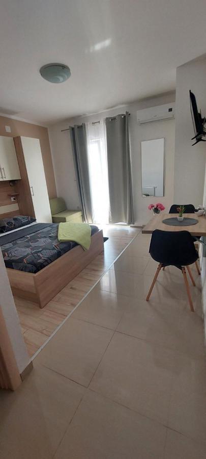 Apartments Stipe Биоград на Мору Екстериор снимка